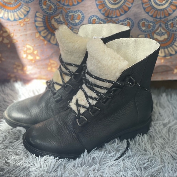 Sorel boots - Picture 3 of 6